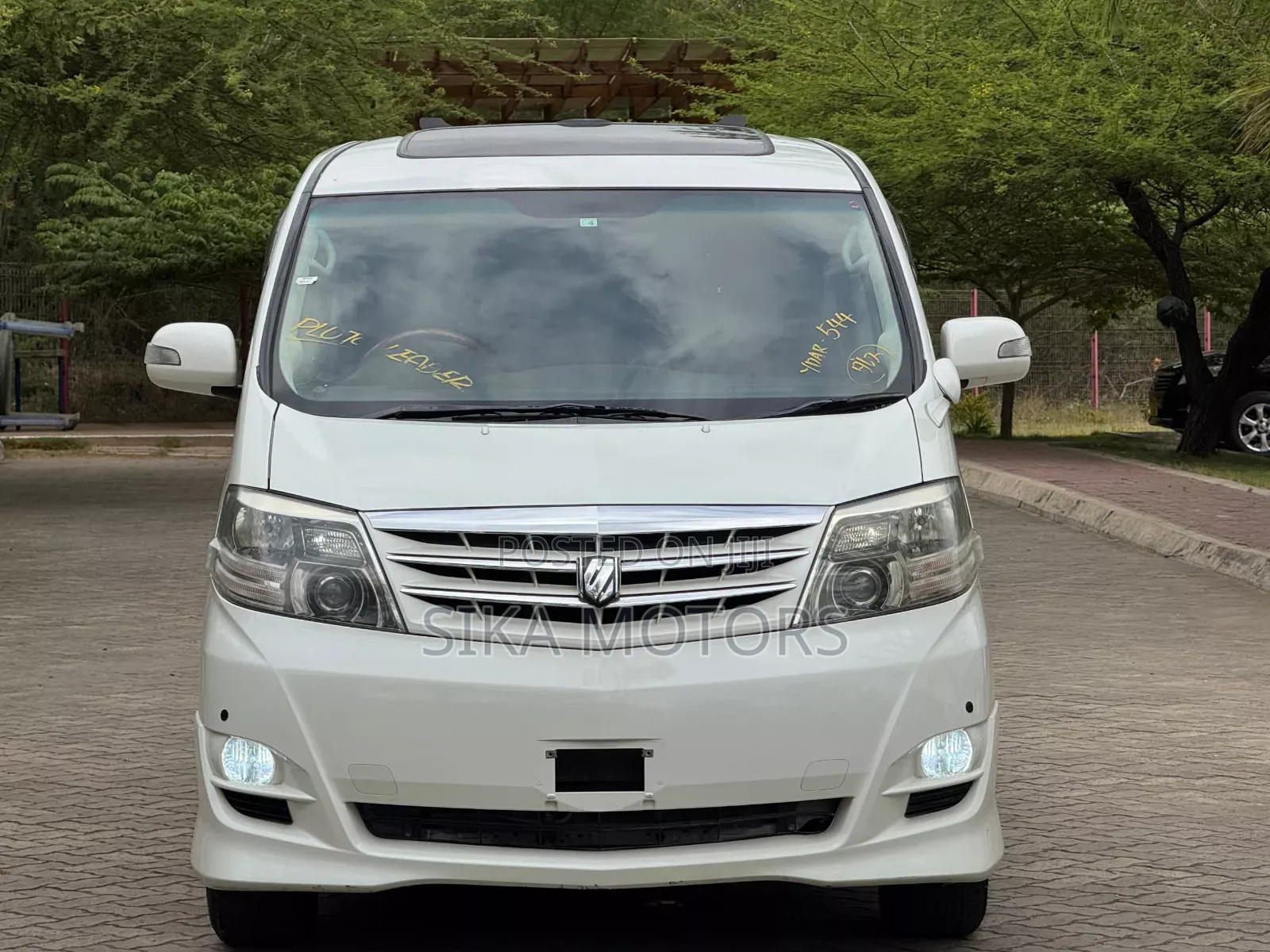 Toyota Vellfire 2010 White