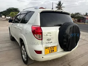 Toyota RAV4 2007 White