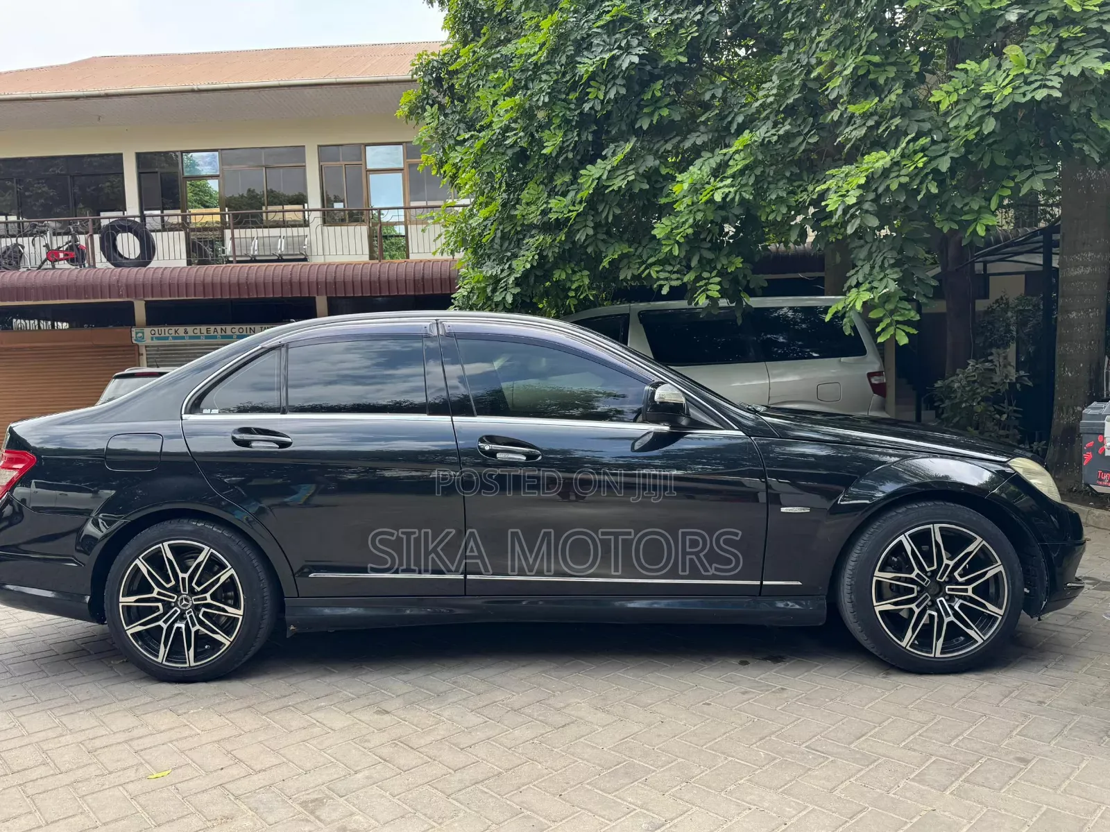 Mercedes-Benz C200 2009 Black