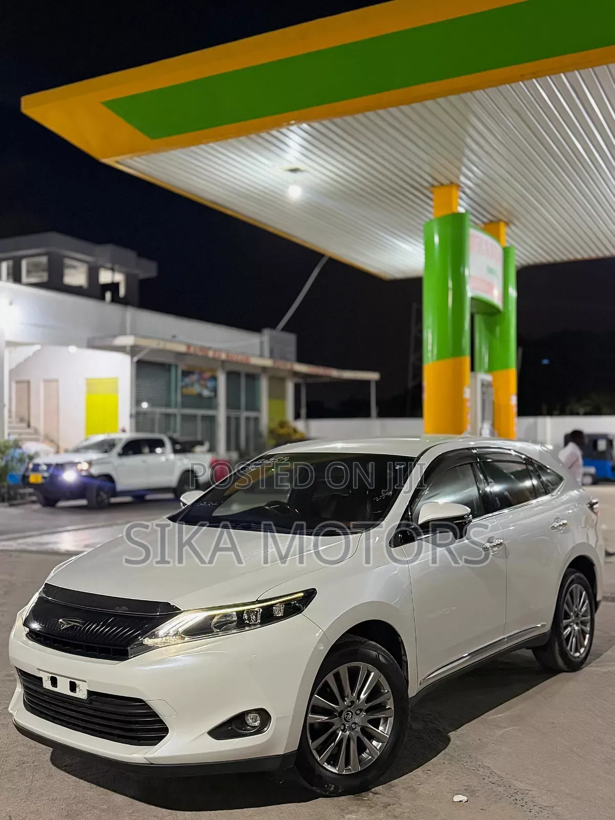 Toyota Harrier 2.0 4WD 2015 White