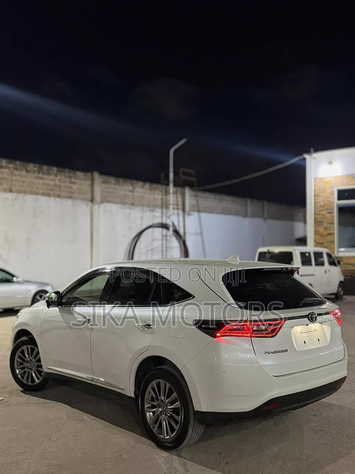 Toyota Harrier 2.0 4WD 2015 White