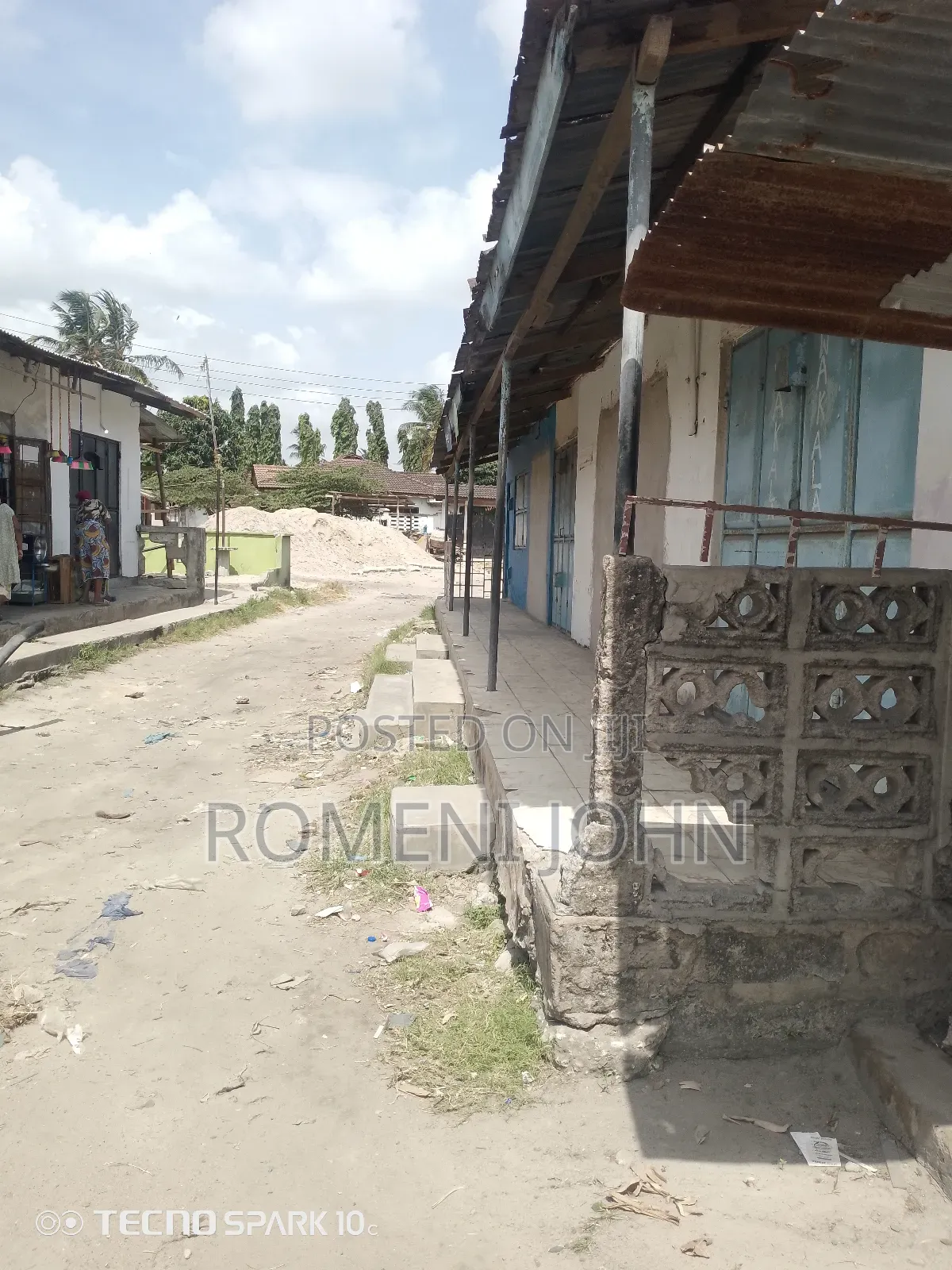 Eneo La Kibiashara Sqmita 2000 Linauzwa Milioni 180 Ukonga Mazizini.