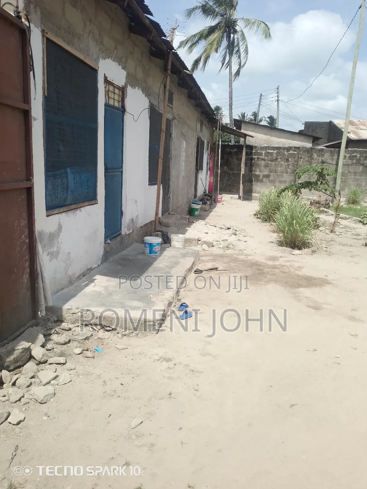 Eneo La Kibiashara Sqmita 2000 Linauzwa Milioni 180 Ukonga Mazizini.