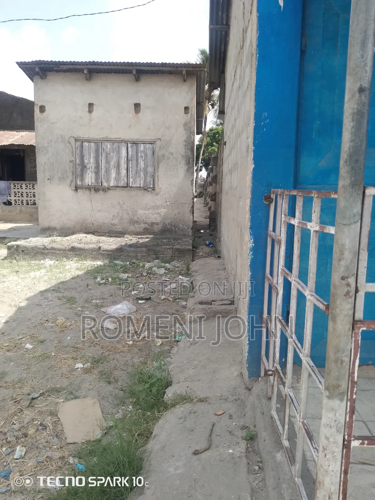 Eneo La Kibiashara Sqmita 2000 Linauzwa Milioni 180 Ukonga Mazizini.