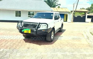 Toyota Hilux 2015 White