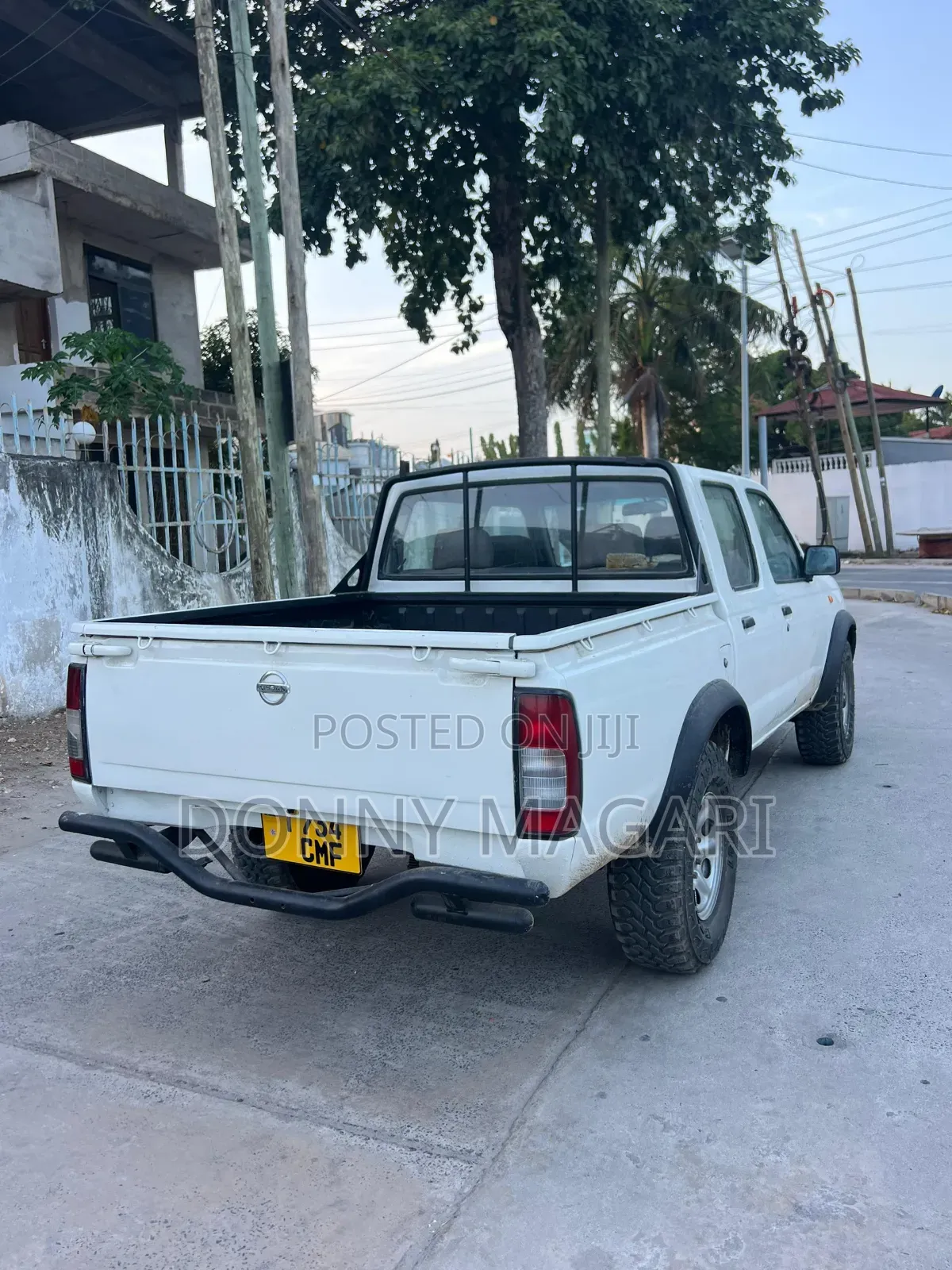Nissan Hardbody 2010 White