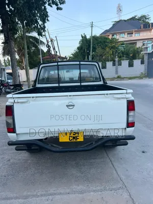 Nissan Hardbody 2010 White