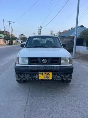 Nissan Hardbody 2010 White