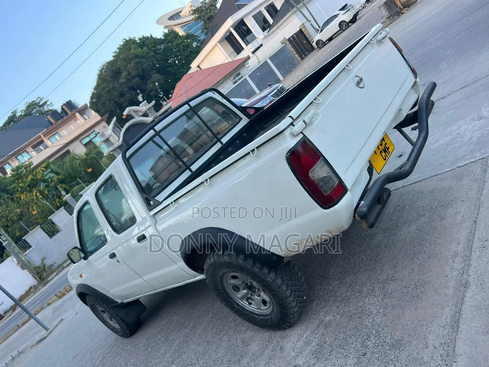Nissan Hardbody 2010 White