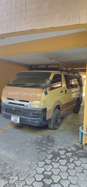 Toyota HiAce 2008 Gold