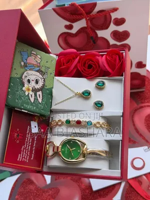 New Gucci Classic and Luxury Gold and Green Valentine Set for Valentin