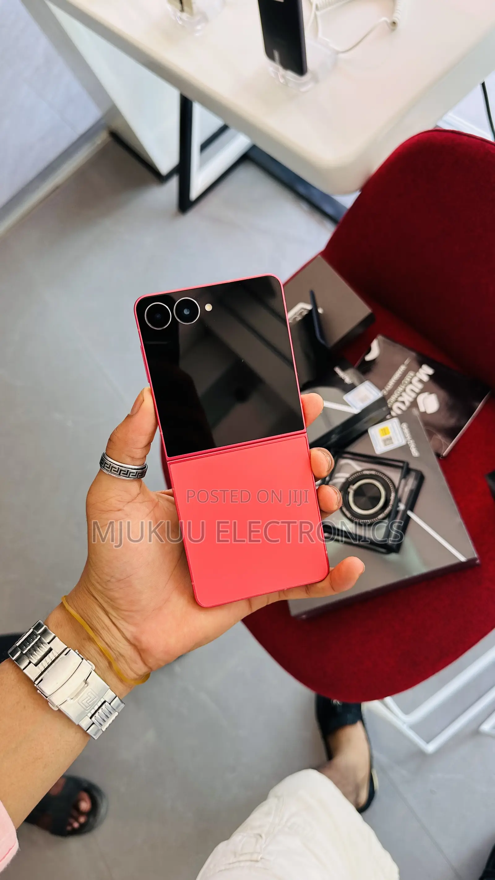 New Samsung Galaxy Z Flip7 256 GB Red