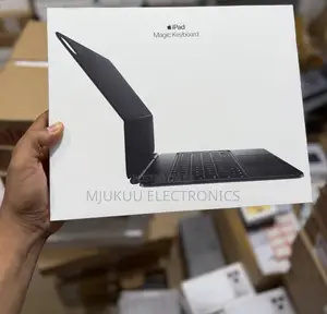iPad Magic Keybord M4 M5