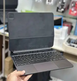 iPad Magic Keybord M4 M5