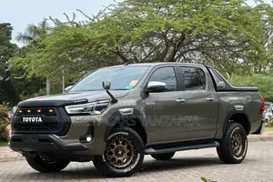 Toyota Hilux 2022 Brown