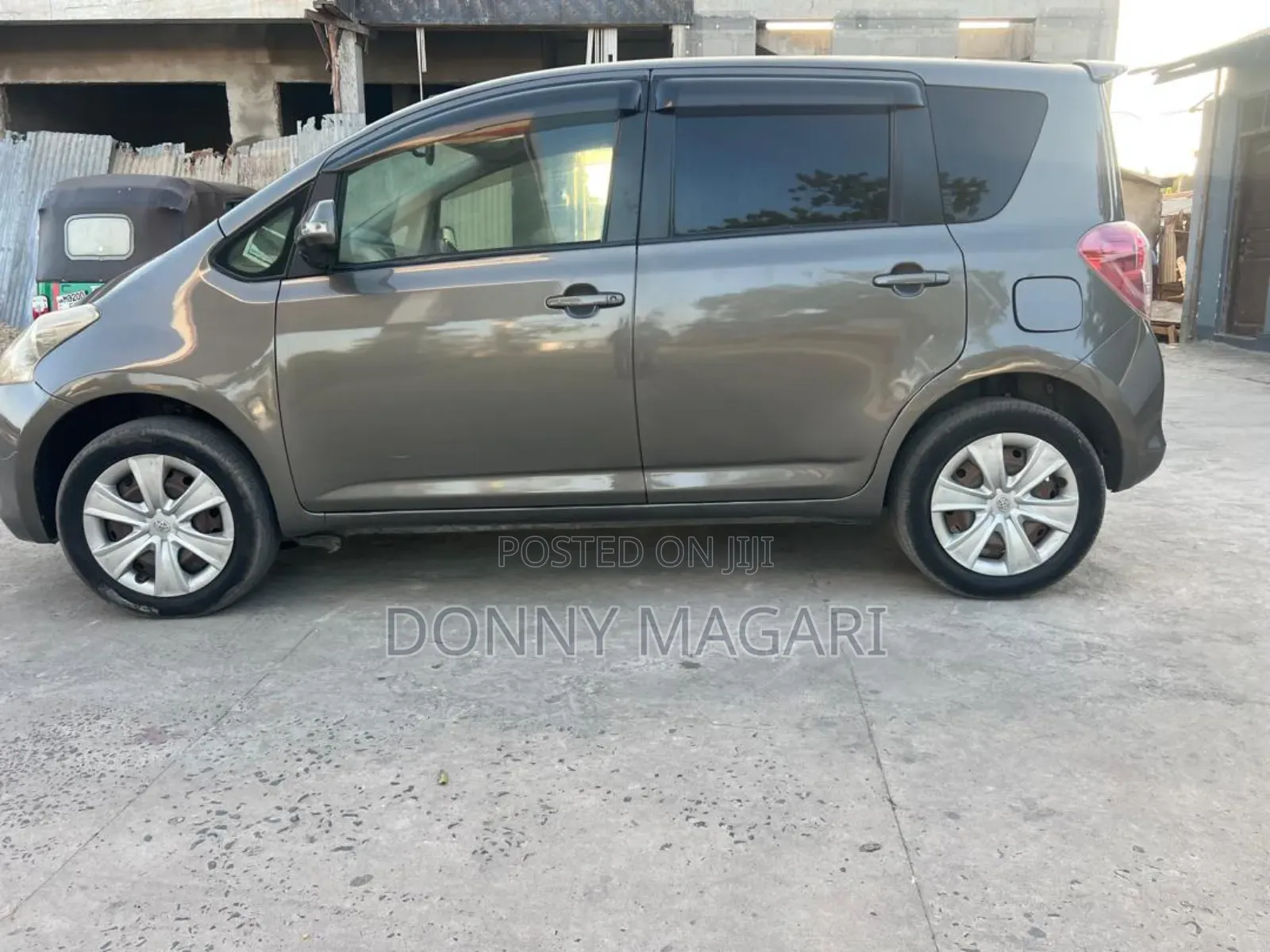 Toyota Ractis 2008 Gray