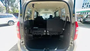 Toyota Noah 2.0 143hp FWD (7 Seater) 2010 Silver