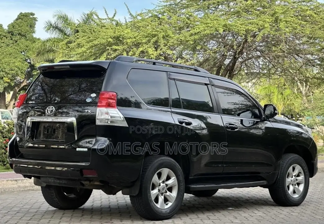Toyota Land Cruiser Prado 2011 Black