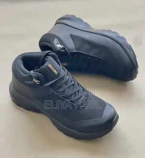 Vibram Sneakers