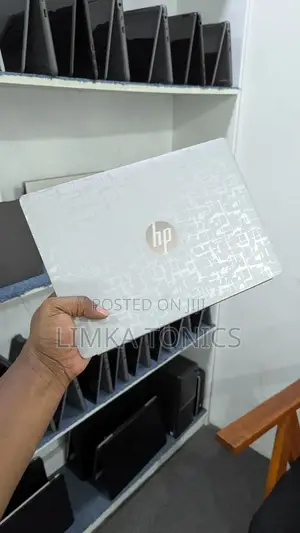 New Laptop HP EliteBook Folio G1 8GB Intel Core I5 SSD 256GB
