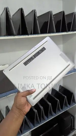 New Laptop HP EliteBook Folio G1 8GB Intel Core I5 SSD 256GB