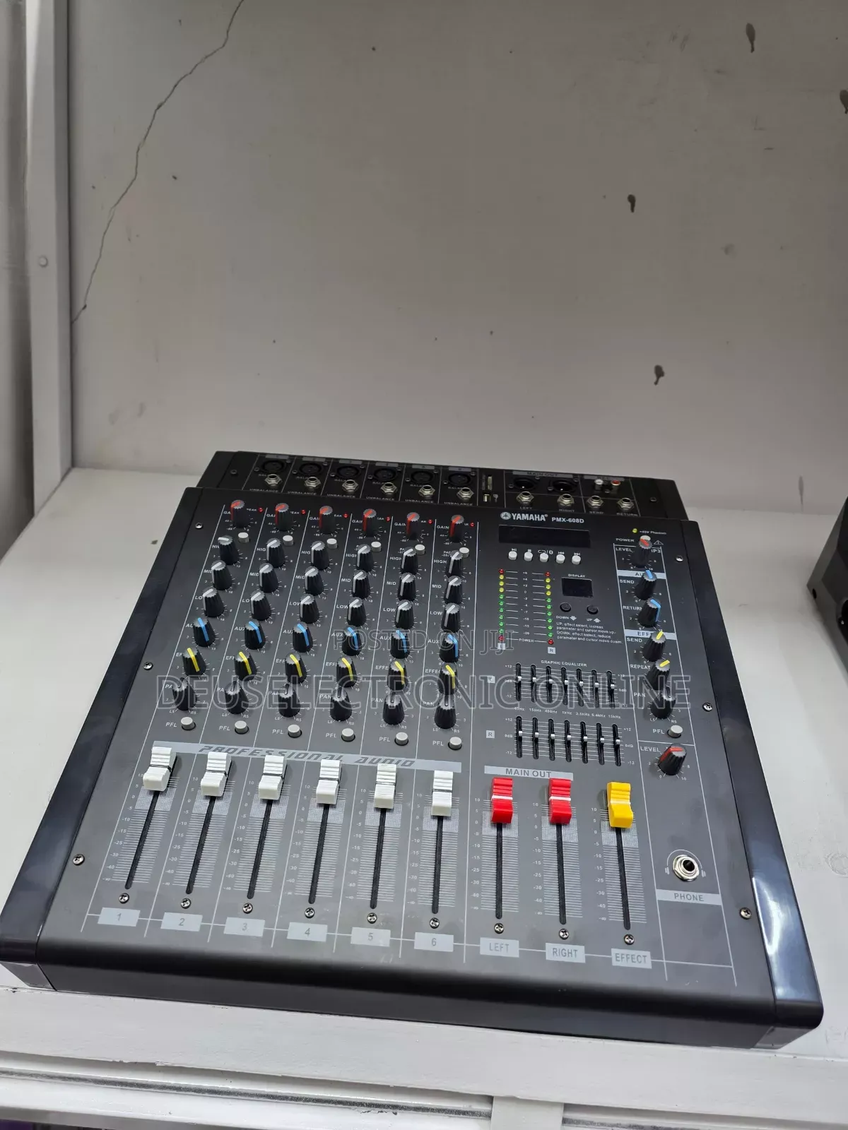 Powered Mixer 8 Way Yamaha