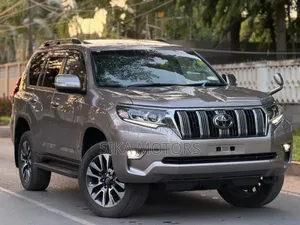 Toyota Land Cruiser Prado 2.8 2022 Silver