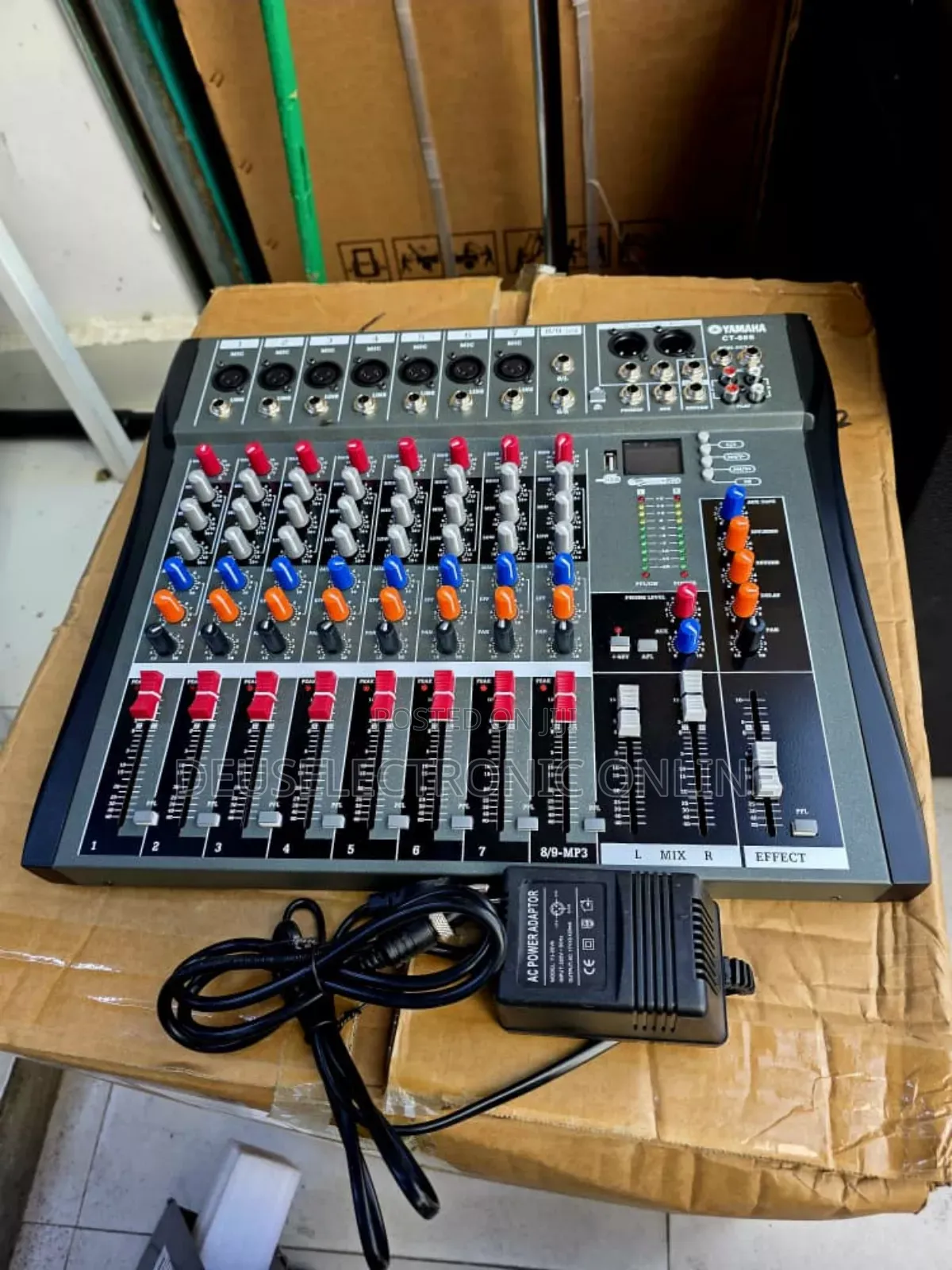 Powered Mixer 8 Way Yamaha