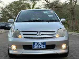 Toyota IST 2003 Silver