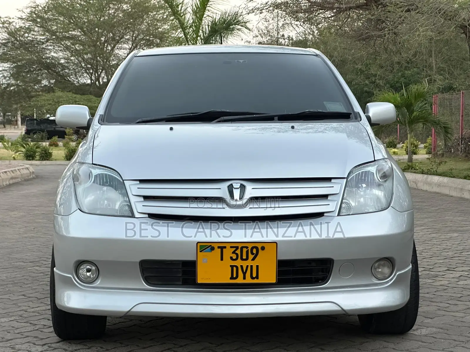 Toyota IST 2004 Silver