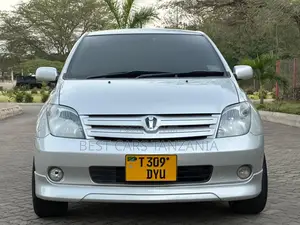 Toyota IST 2004 Silver