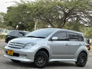 Toyota IST 2004 Silver