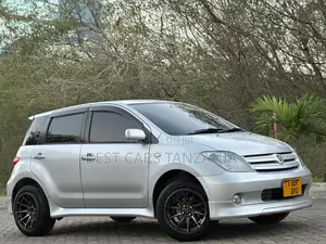 Toyota IST 2004 Silver