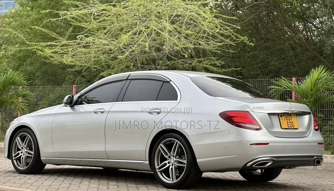 Mercedes-Benz E200 2017 Silver
