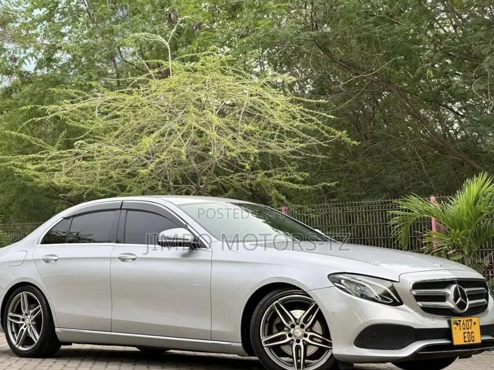 Mercedes-Benz E200 2017 Silver