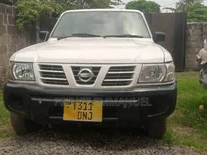 Nissan Patrol 2001 White