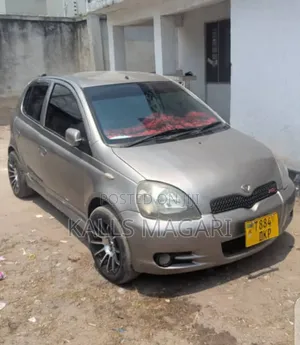 Toyota Vitz 2004 Beige