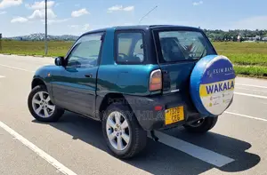 Toyota RAV4 2001 Green