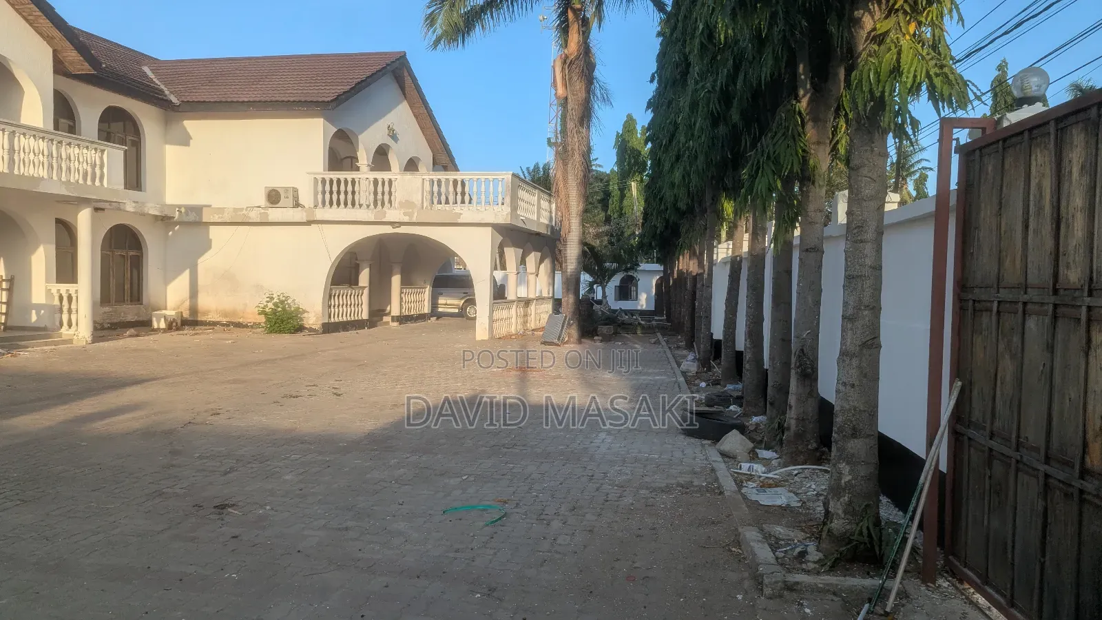 10bdrm House in Regent, Mikocheni for rent