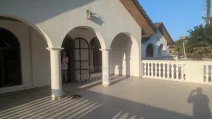 10bdrm House in Regent, Mikocheni for rent