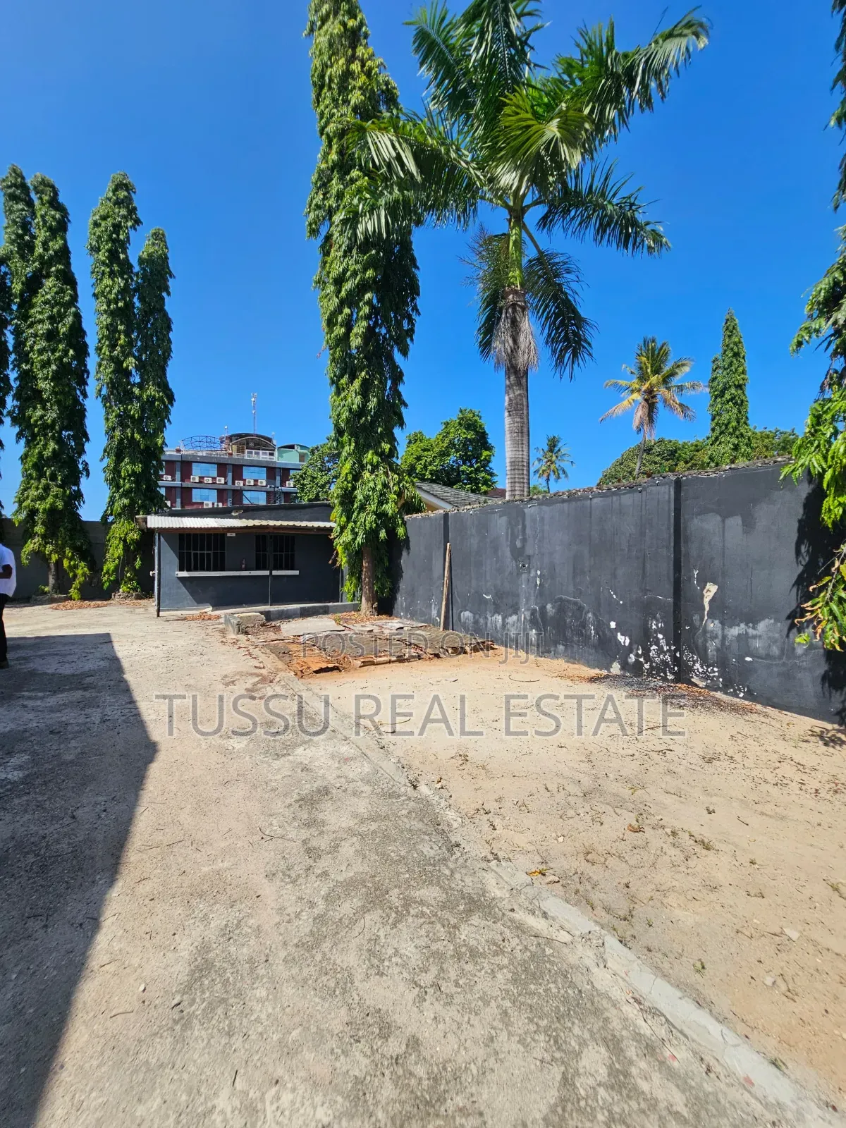 Plot/Old House for Sale in Mikochen A