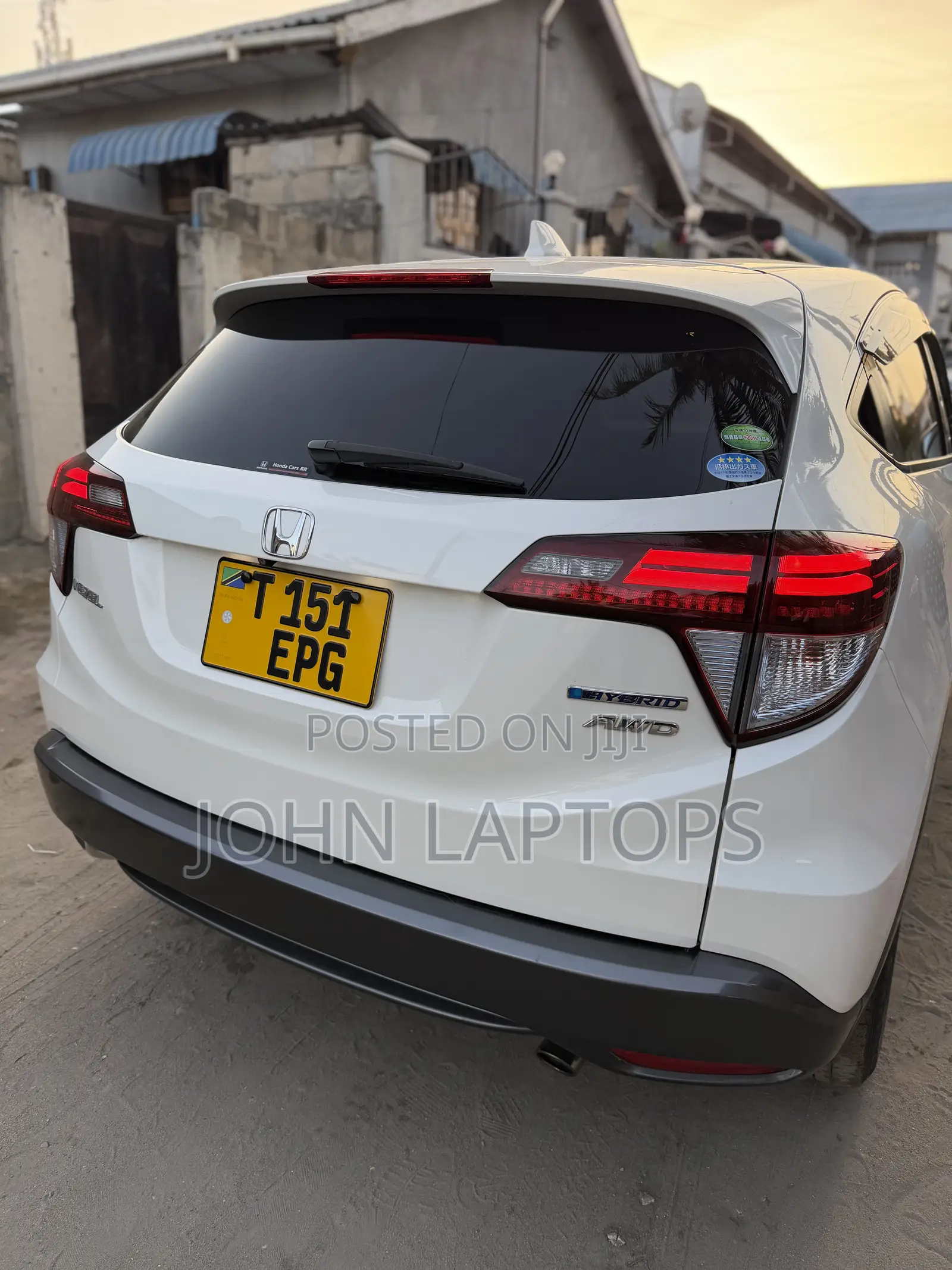 Honda Vezel 1.5 Hybrid 4WD 2016 White
