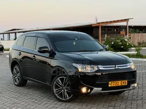Mitsubishi Outlander 2015 Black