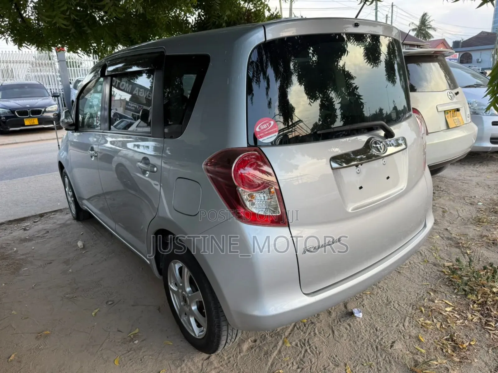 Toyota Ractis 2010 Silver