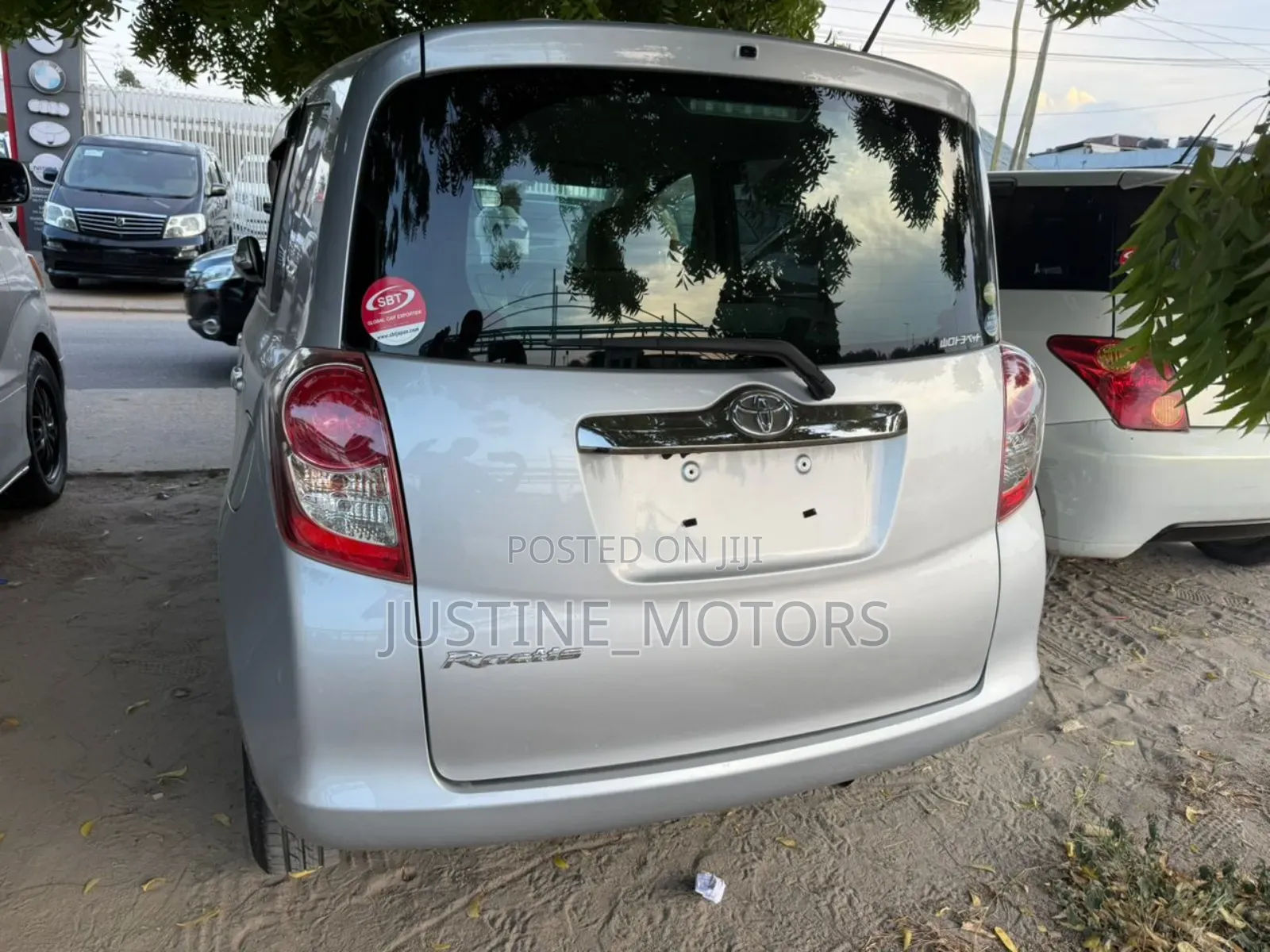 Toyota Ractis 2010 Silver