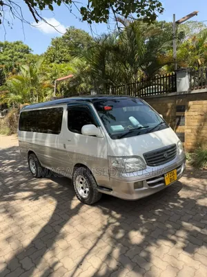 Toyota HiAce 2000 Silver