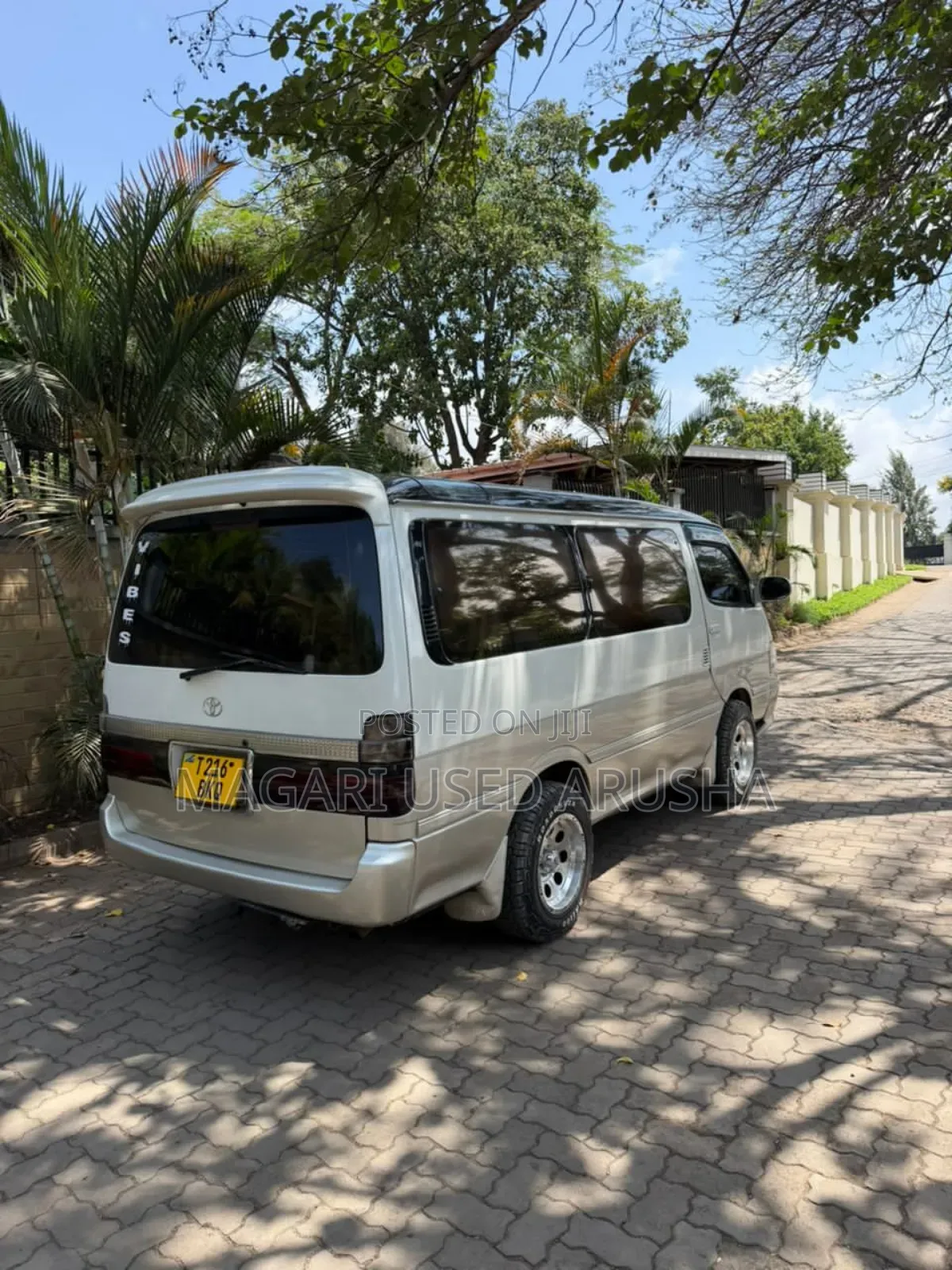 Toyota HiAce 2000 Silver