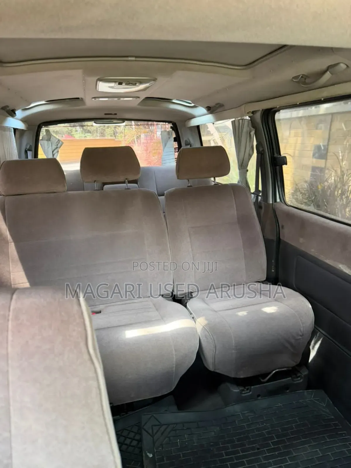 Toyota HiAce 2000 Silver