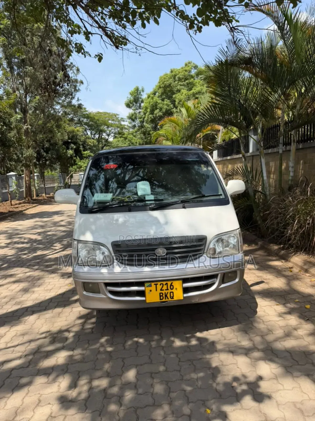 Toyota HiAce 2000 Silver
