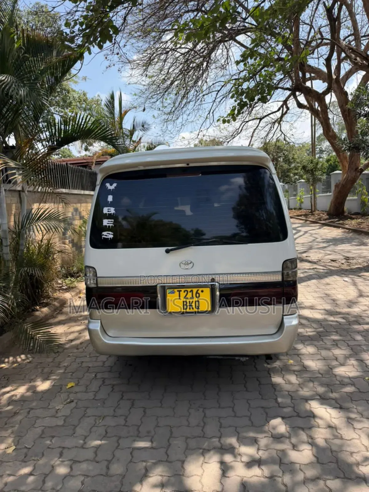 Toyota HiAce 2000 Silver